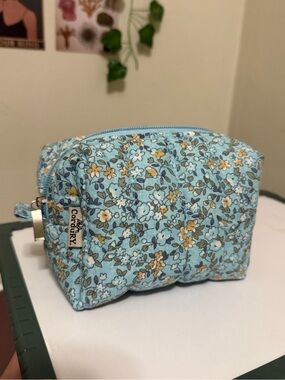 NEW Unique Light Blue Floral Quilted Cosmetic Pouch